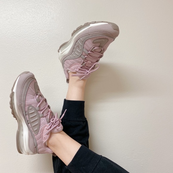 Nike AirMax - Picture 1 of 4